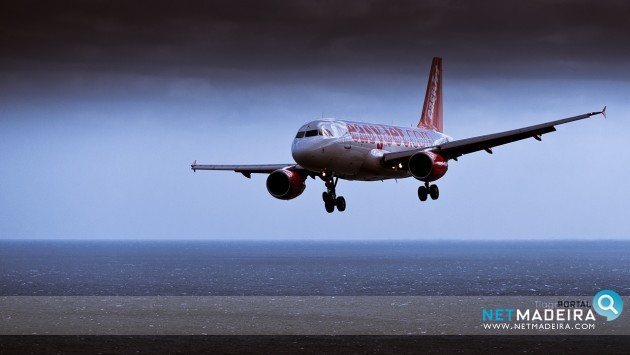 Aproximação para aterragem no aeroporto da Madeira