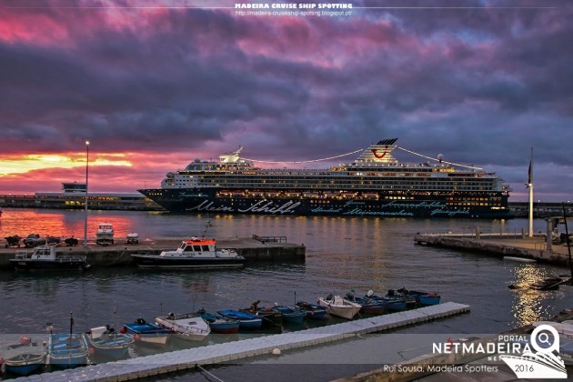 Amanhecer no Porto do Funchal