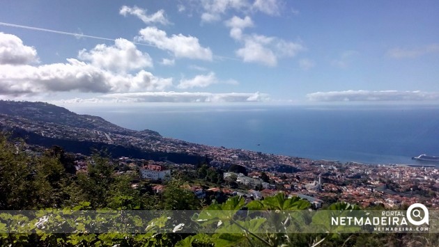 Anfiteatro do Funchal em pleno dia de sol