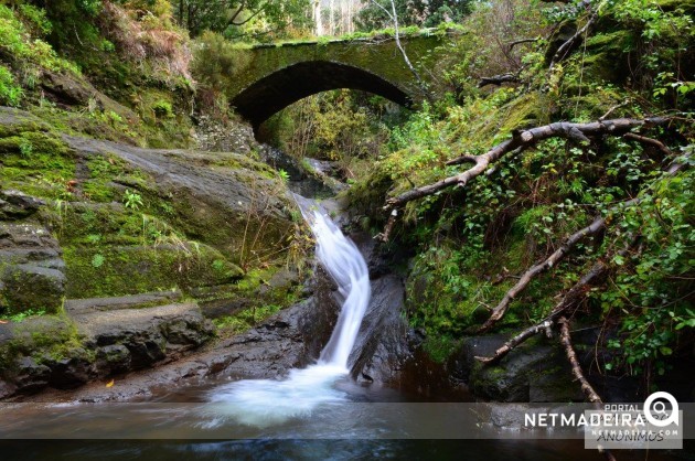 Ponte do Caminho Real sobre o Ribeiro do Poço