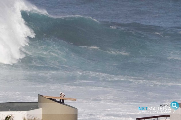 Onda no Porto Moniz