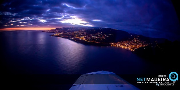 Machico à noite vista do céu