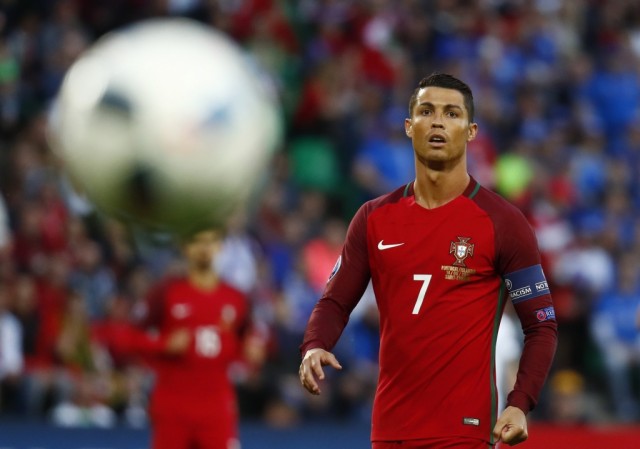 Ronaldo Soma 15 º Jogo Em Europeus E Fica A Um De Van Der Sar E Thuram